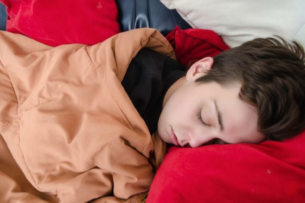 Benarkah Tidur Siang Lebih dari 30 Menit Bikin Susah Tidur Malam? Menguak Fakta di Balik 'Power Nap'