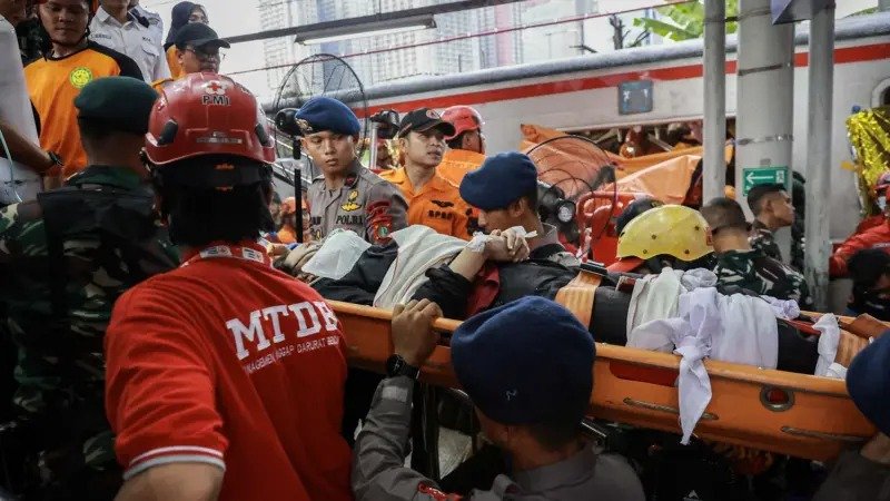 Tabrakan KA Argo Bromo Anggrek dan KRL di Bekasi Timur Mengakibatkan Belasan Korban Jiwa 