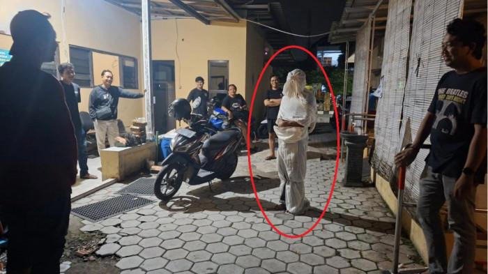 Bikin Resah Warga! Delapan Remaja Berlagak 'Pocong Jadi-jadian' di Jateng Berhasil Diamankan Polisi