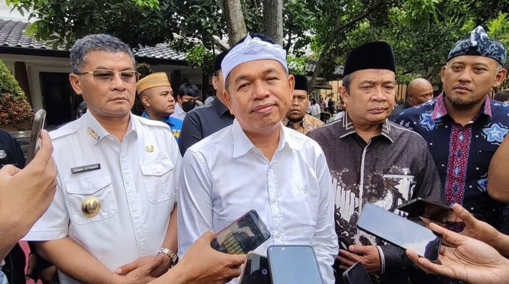 Soal Wacana Hidupkan SPP di SMA-SMK Negeri Jabar, KDM: Cukup dengan Dana BOS Soal Wacana Hidupkan SPP di SMA-SMK Negeri Jabar, KDM: Cukup dengan Dana BOS